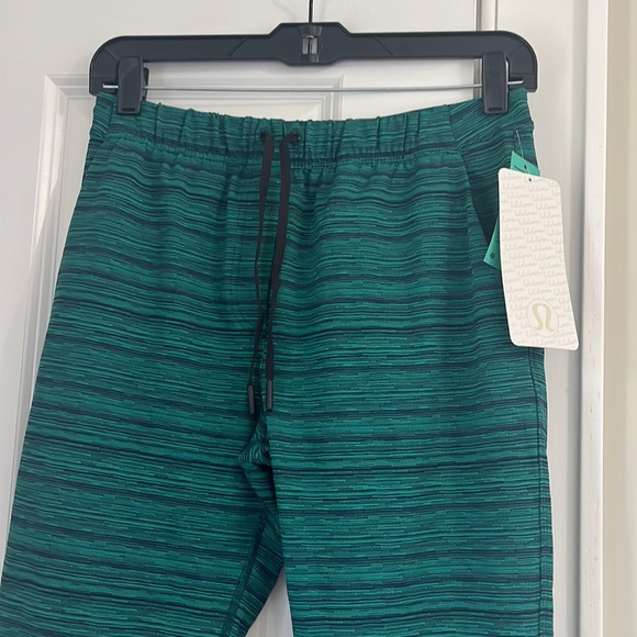 Lululemon crop slim pants - Picture 3 of 8